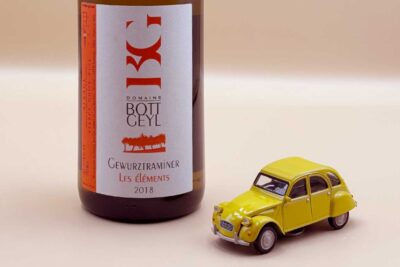 Vinflaske hvidvin Domaine Bott-Geyl Gewurztraminer "Les Elements", perfekt til mad og hygge