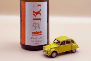 Flaske hvidvin fra Domaine Bott-Geyl Pinot Gris "Les Elements" med unikke aromaer