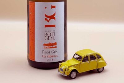 Flaske hvidvin fra Domaine Bott-Geyl Pinot Gris "Les Elements" med unikke aromaer