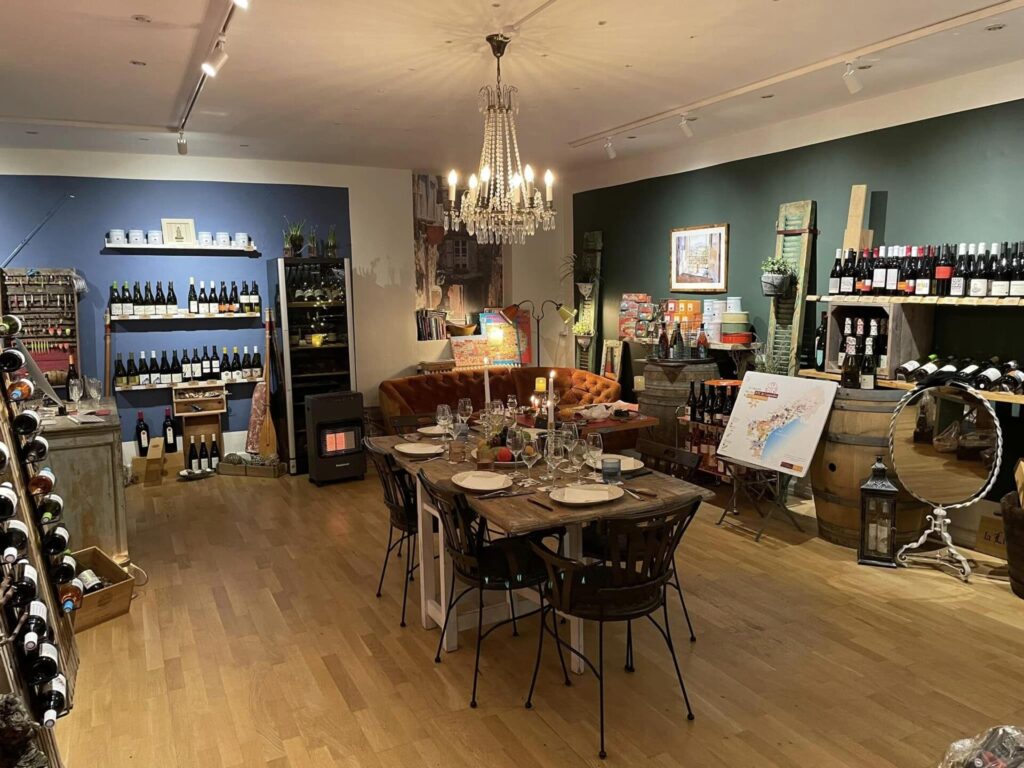 Hvad skal I på torsdag ? - Fransk Fri Fortolkning af Fransk Tapas / med fine franske vine til